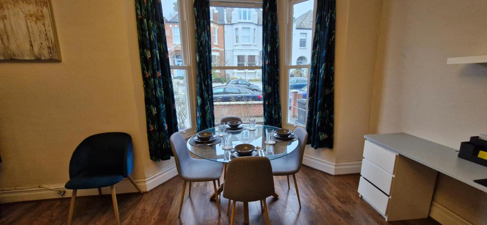 ロンドンCharming Flat In Wimbledonアパートメント エクステリア 写真