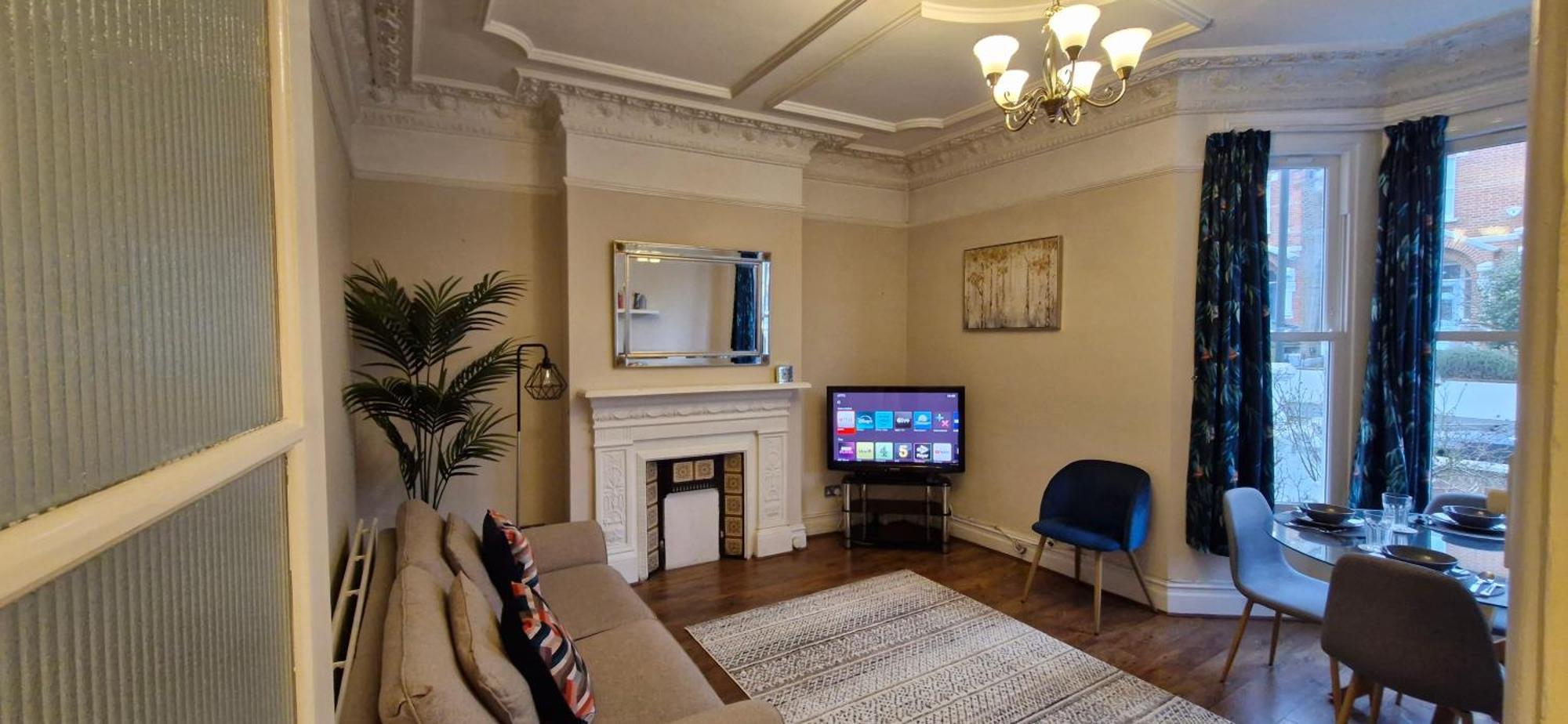 ロンドンCharming Flat In Wimbledonアパートメント エクステリア 写真