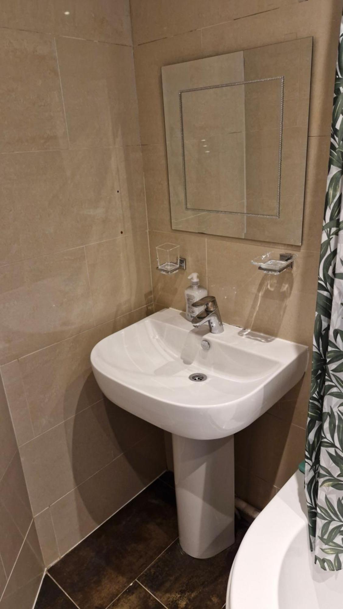 ロンドンCharming Flat In Wimbledonアパートメント エクステリア 写真
